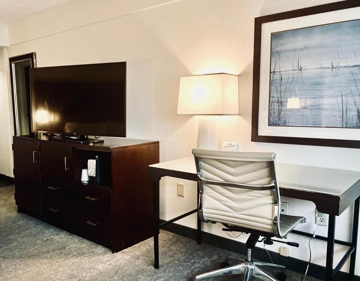 Holiday Inn Virginia Beach - Norfolk By Ihg Экстерьер фото