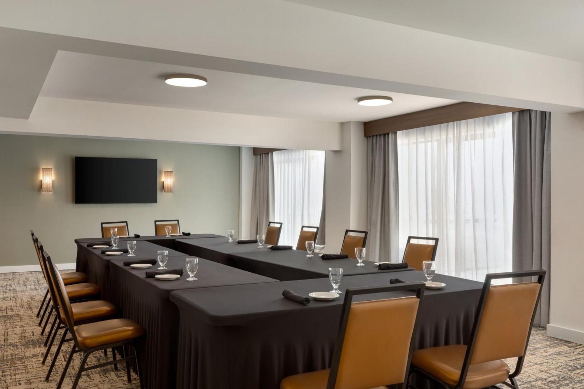 Holiday Inn Virginia Beach - Norfolk By Ihg Экстерьер фото